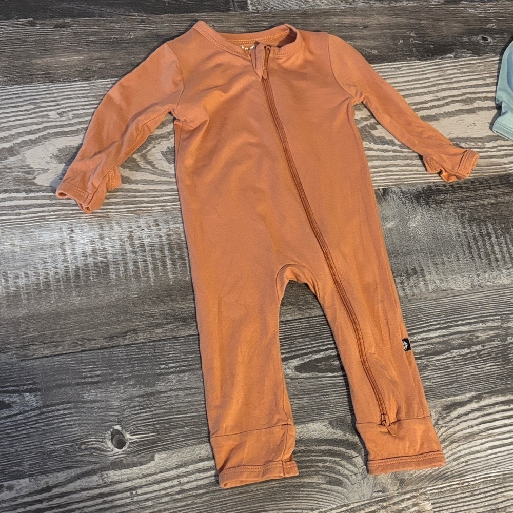 EUC Kyte Baby Apricot Zip Romper